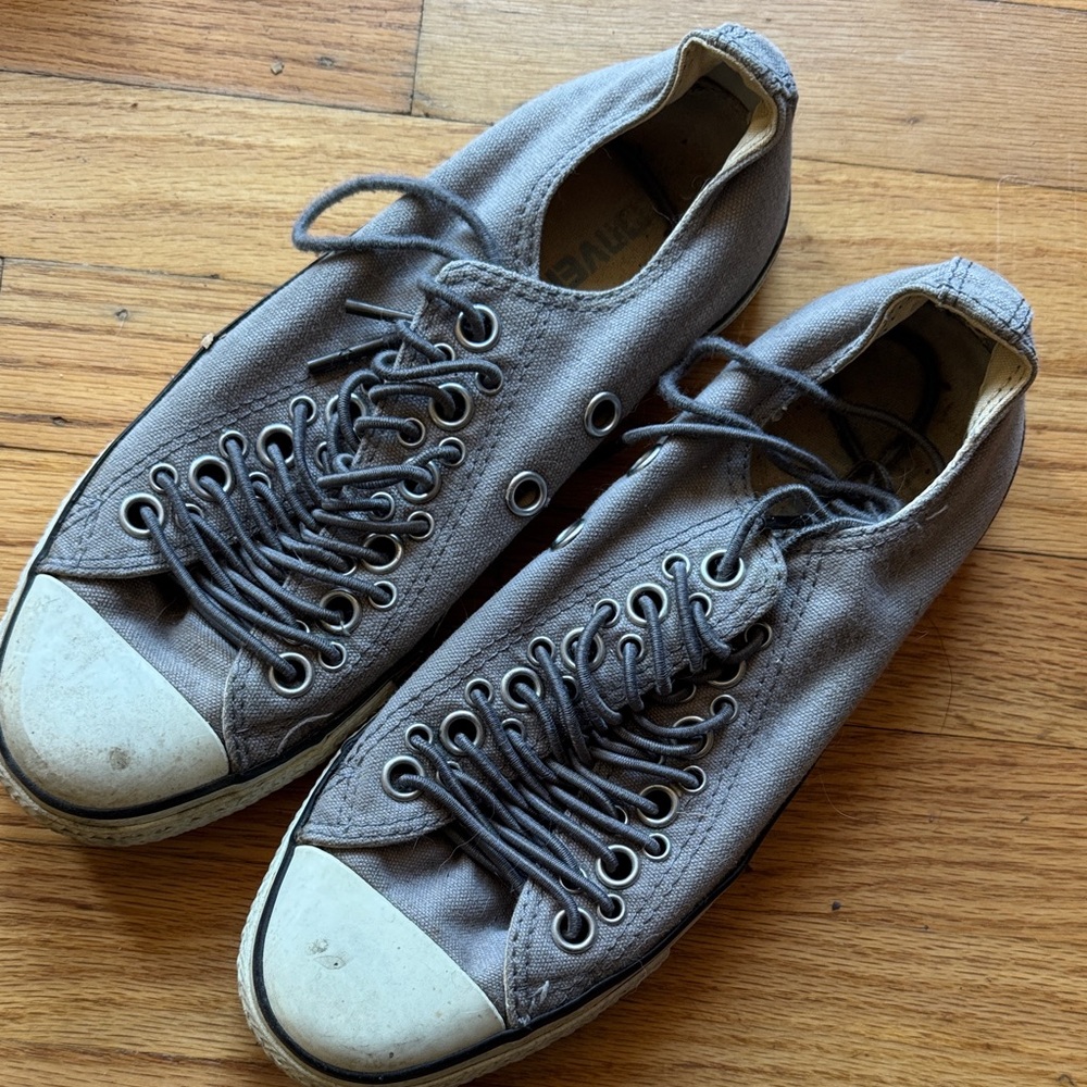 Grey converse shoes